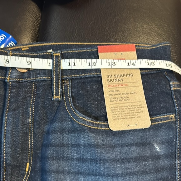 Levi's Ladies' 311 Shaping Skinny Jean - Picture 9 of 10
